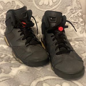 Air Jordan 6 , dark grey with a tint of pink, size 6 in woman